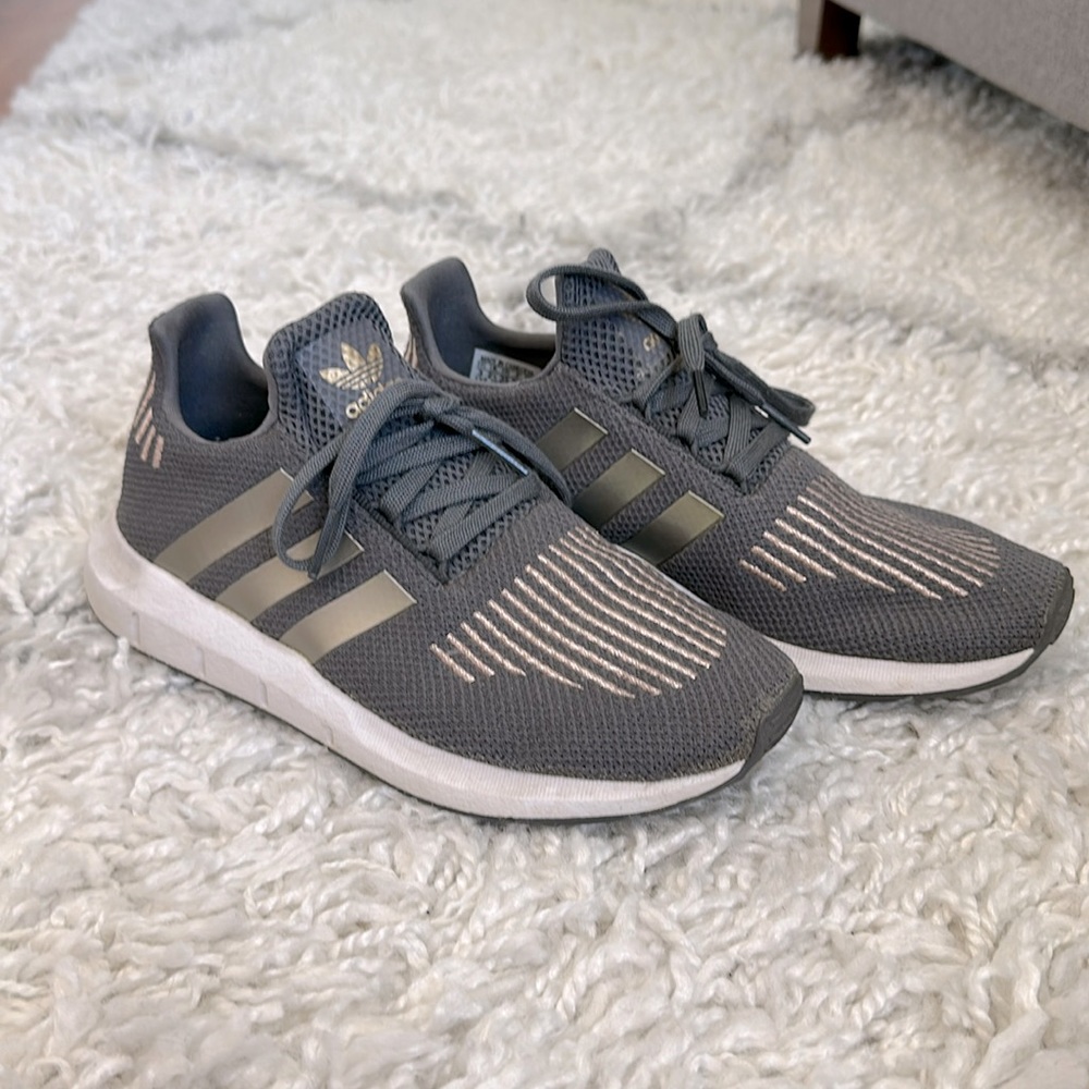 Adidas ortholite sneakers. Grey/rose gold